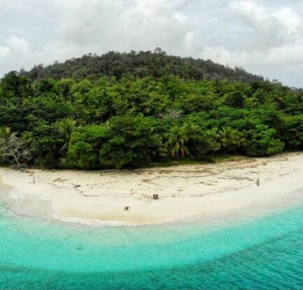 Pulau Molana, Maluku Tengah