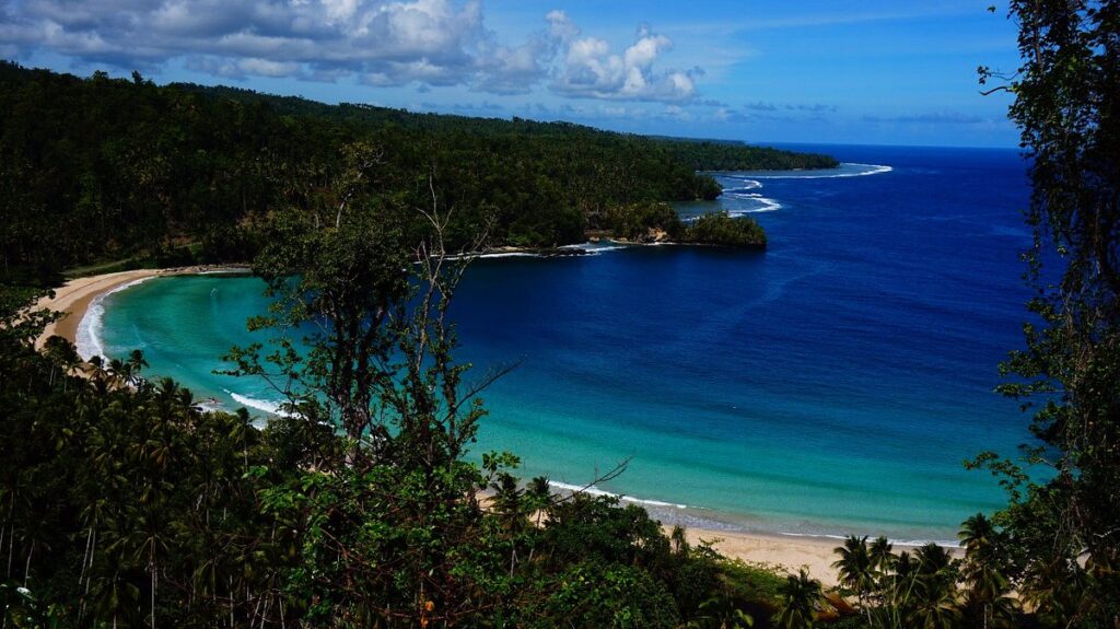 Wisata Alam di Maluku Paling Populer
